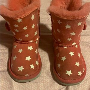 Girls pink uggs